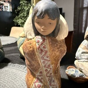 Lladro Daisa 1985 Porcelain Arctic Winter Girl Figure Inuit Eskimo 8" Tall